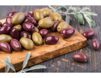 Green and black olives on a cutting board