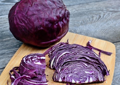 Cutting_red_cabbage_1_480x480