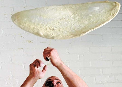 Stretching_pizza_dough_1_480x480