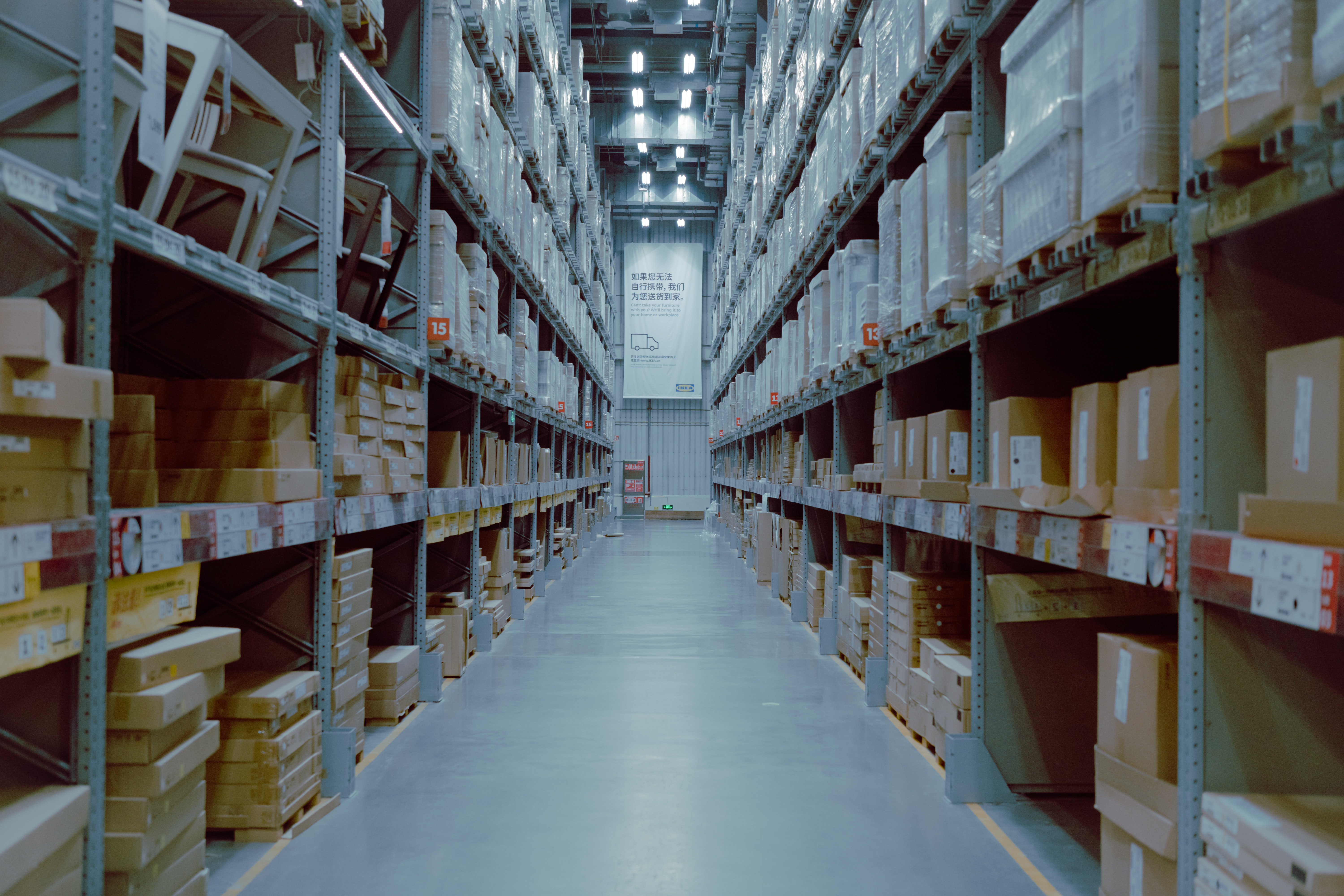 A picture of a warehouse.