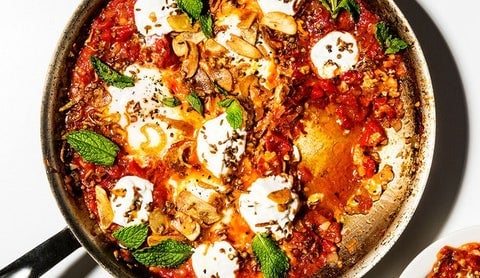 one-skillet-shakshuka-with-shawarma-spices_1_480x480