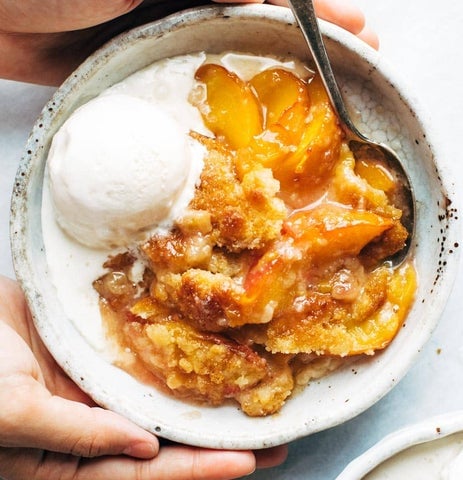 peach-cobbler-ice-cream-sundae_480x480