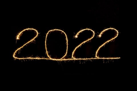 '2022' written in the dark night sky