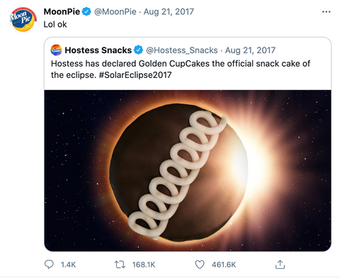 Moonpie tweet reading "Hostess has declared Golden CupCakes the official snack cake of the eclipse... Lol okay"