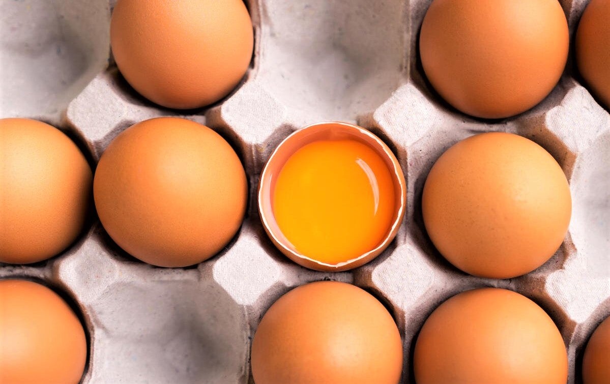 Why Restaurants are Serving Eggs with Dark Yolks
